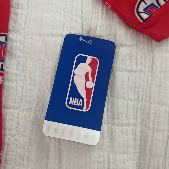 LA Clippers Infant Red Team Raglan Full-Zip Sleeper - Picture 4 of 6